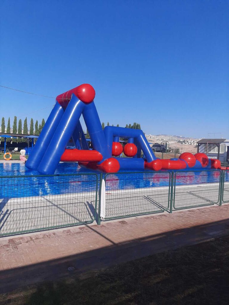 מתנפחים לבריכה